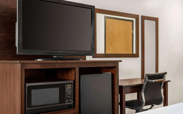 Ramada by Wyndham Richland Center