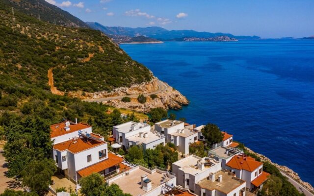 Lovely Flat 300 m to Beach With Shared Pool in Kas