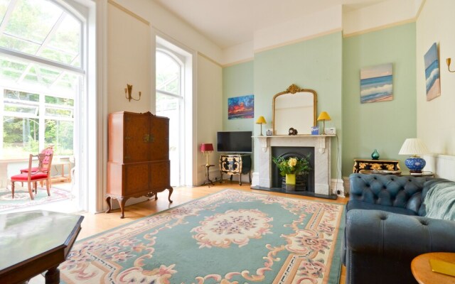 Imposing 2-bed House in Newport