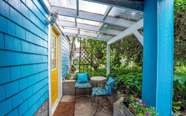 The Artsy Saloon in Vancouver