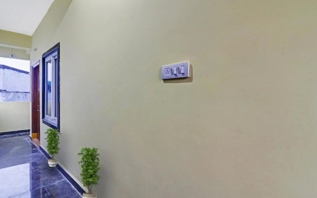 OYO Hanuma Residency Near victoria Memorial metro station