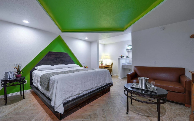 Romantic Inn & Suites