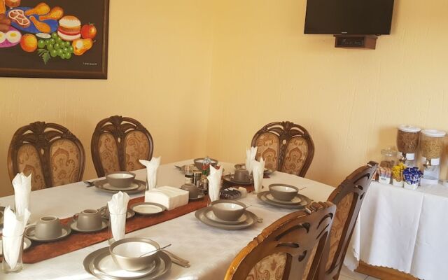 Ekuthuleni Guest House - Soweto