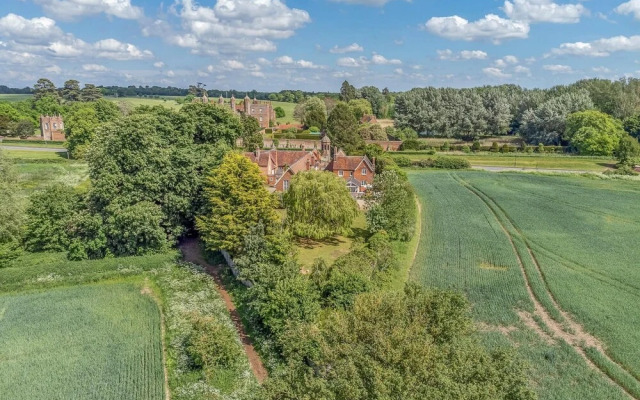 The School House - Luxury Home With Large Garden