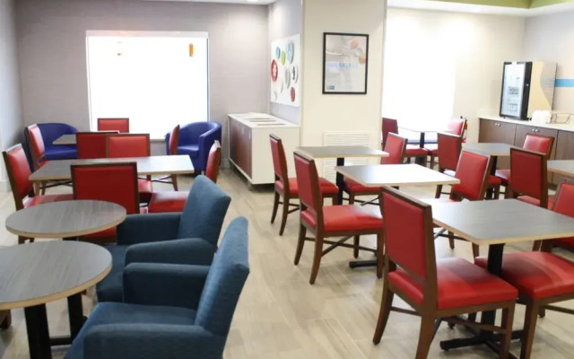 Holiday Inn Express & Suites Bartow