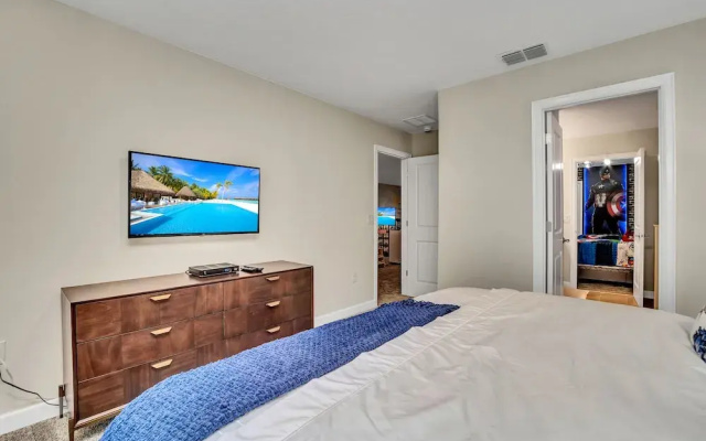 Champions Gate 9 Bedroom Villa with Pool & Spa
