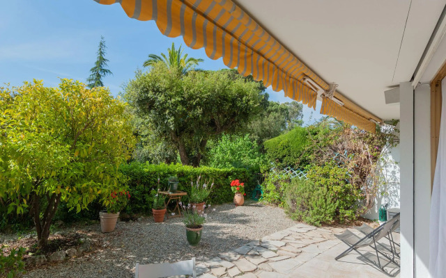 Scenic apartment in Cannes with private terrace