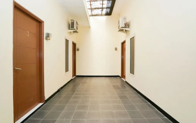 OYO 1857 Wonoboyo Residence Near RSU Katholik Surabaya Kota Surabaya