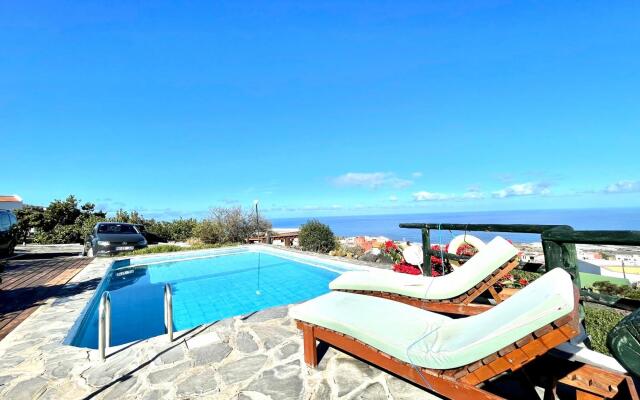 Apartment in rural house with Wifi and ocean view