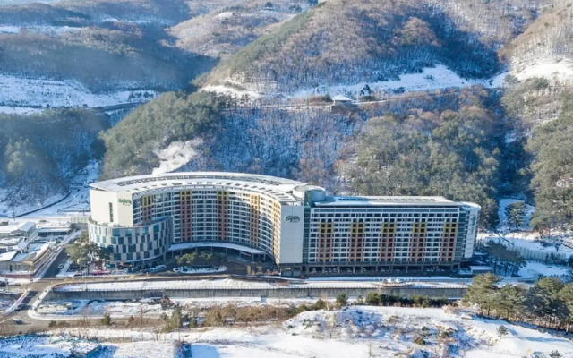 Mayhills Resort