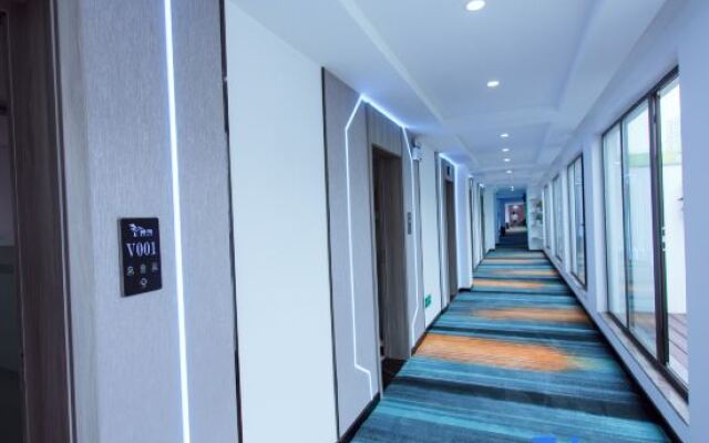 Luoyang hummingbird E-sports Hotel