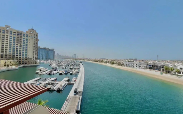 Palm Jumeirah Upgraded & Cozy Boutique Apartment