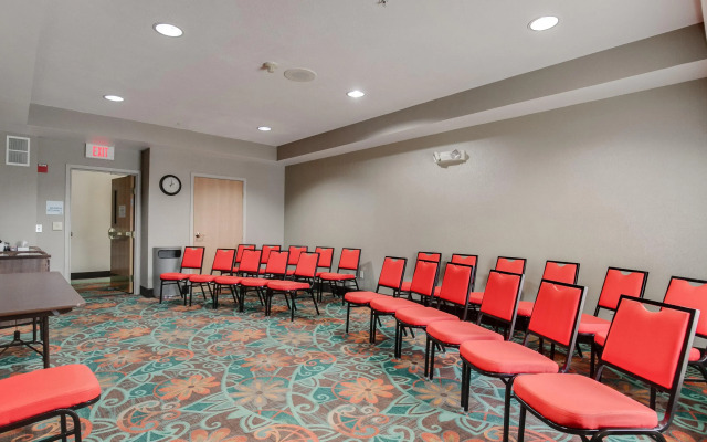 Holiday Inn Express Hotel & Suites St. Cloud by IHG
