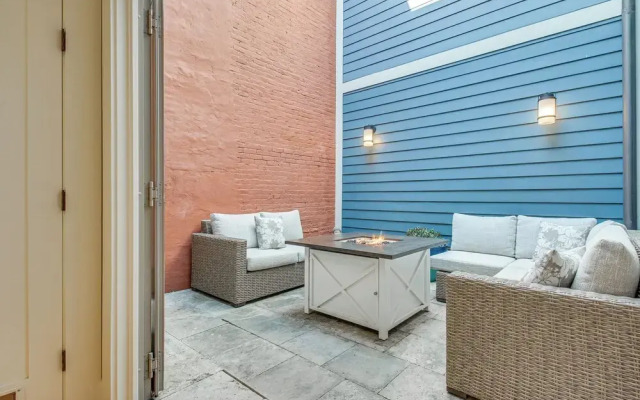 Vibrant Downtown Cincinnati Townhome w/ Sauna!