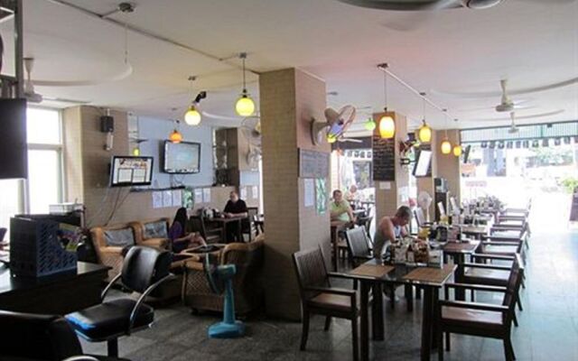18 Coins Budget Hotel