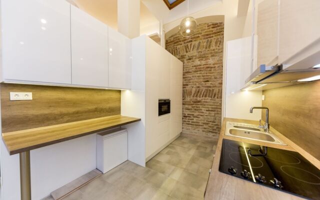 Dfive Apartments - Gold