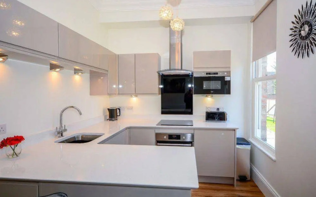 Flat 2 Bluebridge Court - Cliffords Reach