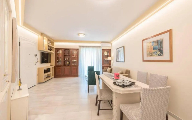 Central 3BR Apartment Next to Panormou Metro!