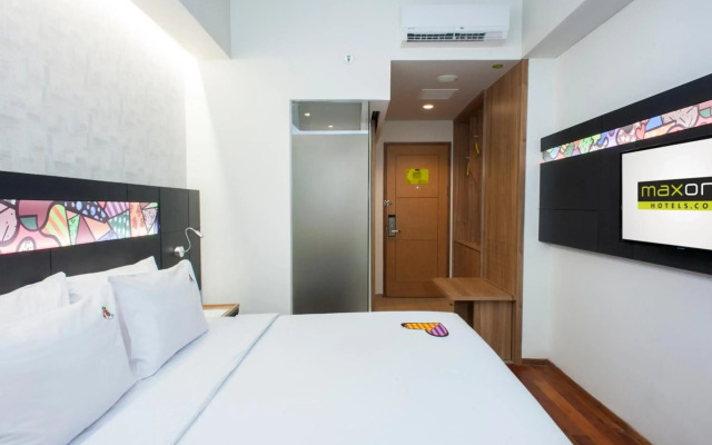 MaxOneHotels at Dharmahusada - Surabaya