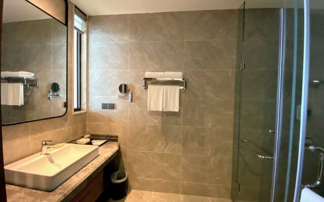 Muong Thanh Luxury Ha Long Centre Hotel