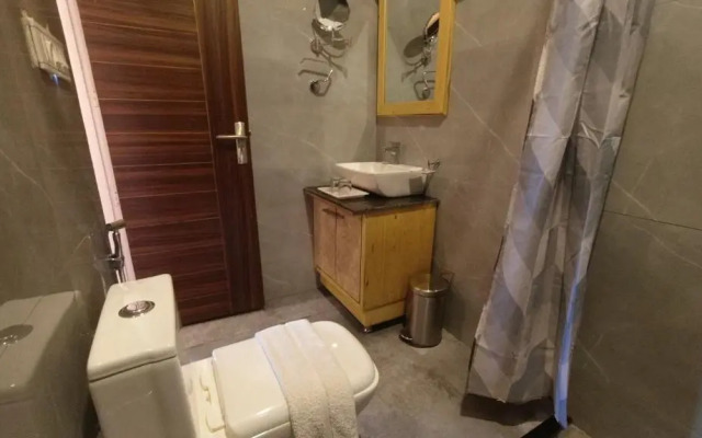 Rooftop Cottages & Restaurant Pangot