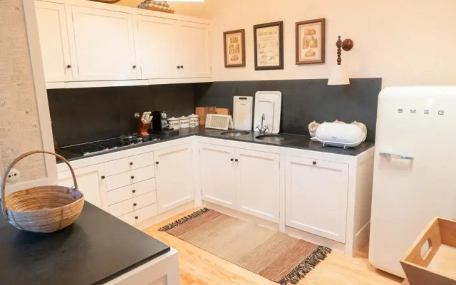 Liiiving in Moledo Historical Pool Villa