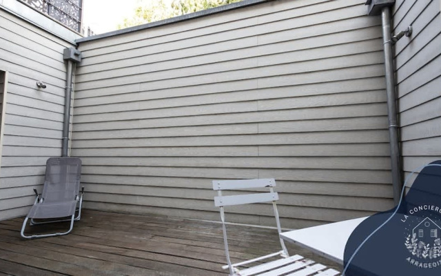 La Terrasse Proche des Places 2 Chambres