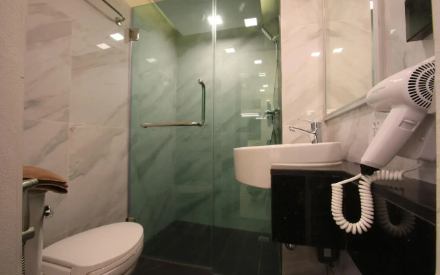 Pratunam Atrium Hotel