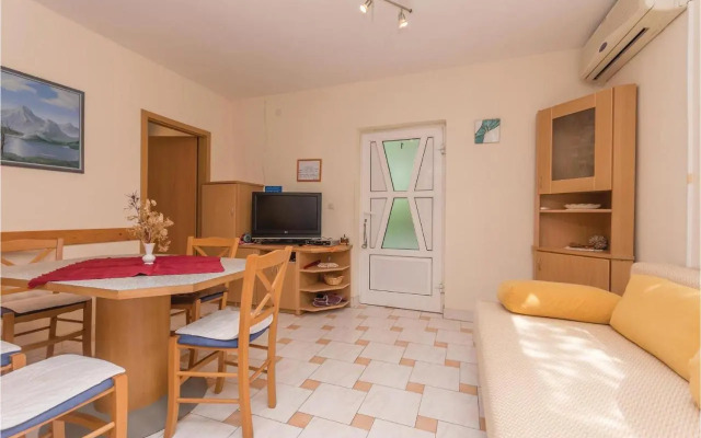 Apartment Donji Karin 10