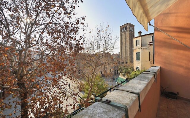 Venice Rialto Apartment With Balcony