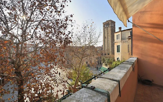 Venice Rialto Apartment With Balcony