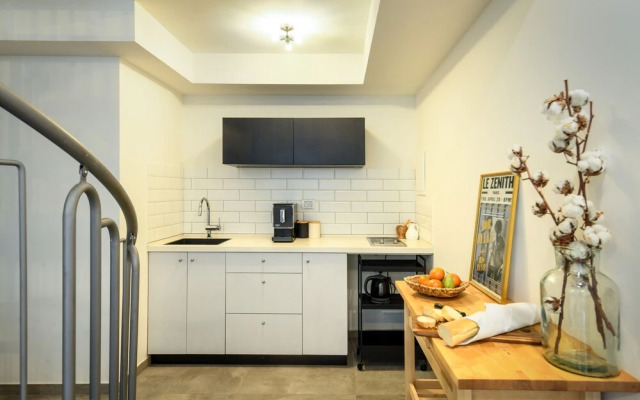1BR duplex Apt with private Balcony