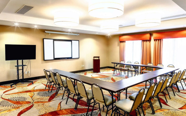 La Quinta Inn & Suites by Wyndham Starkville at MSU