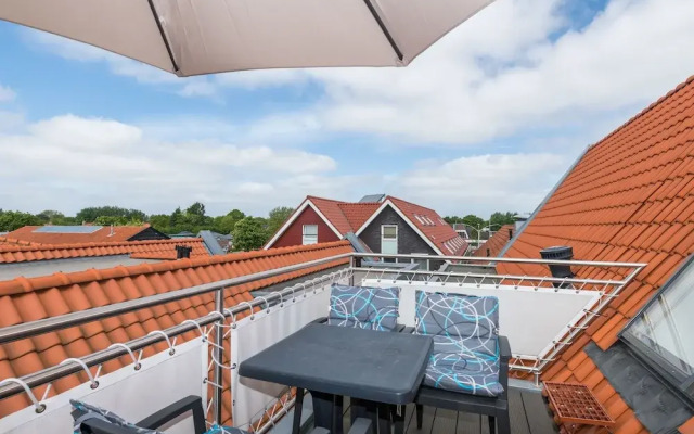 Lovely Holiday Home in Ouddorp Near Lake