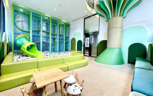 Le Places The Luxury MarQ Saigon Apartment
