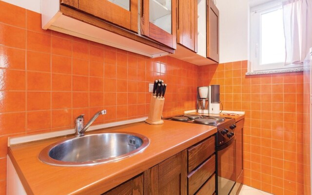 Beautiful Home in Liznjan With Wifi and 6 Bedrooms