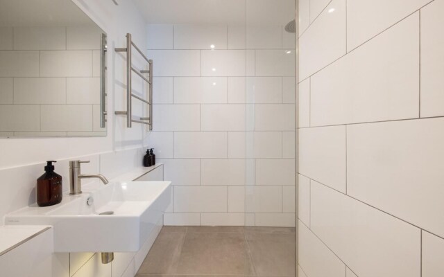 Light-filled Studio With AC - Earl s Court