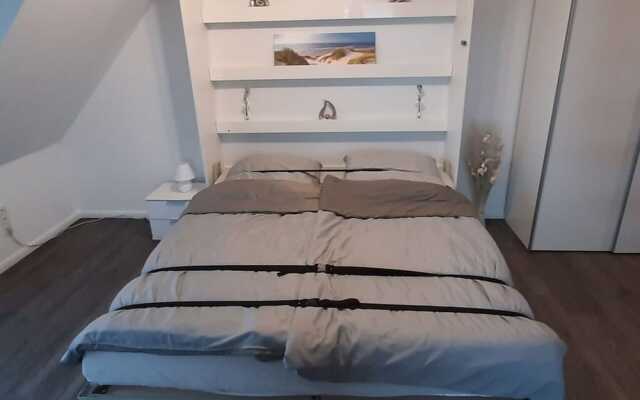 Claudia Modern Retreat