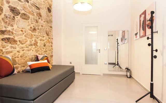 Pireas Jewel New Design Apt w Backyard