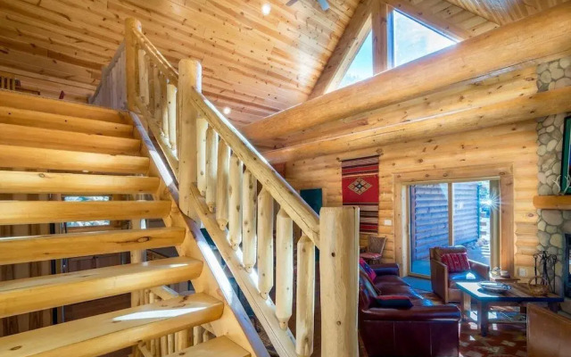 Armstrong Luxury Log Vacation  At Windcliff 4 Bedroom Home by RedAwning