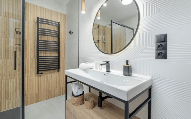 Apartment With Parking by Renters