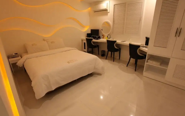 S Petite Hotel
