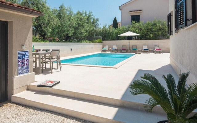 Amazing Apartment in Medulin With 4 Bedrooms, Wifi and Outdoor Swimming Pool