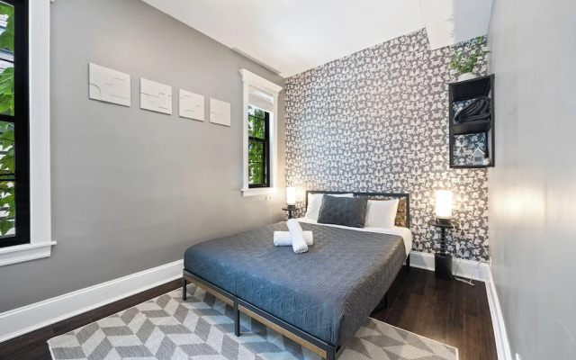 Wrigleyville Suites