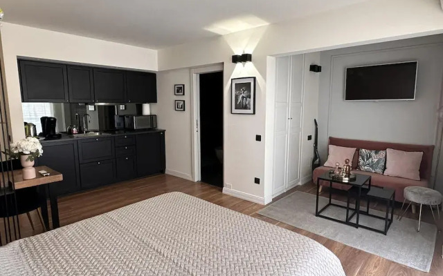 Modern Studio in the Heart of Cannes - 2242