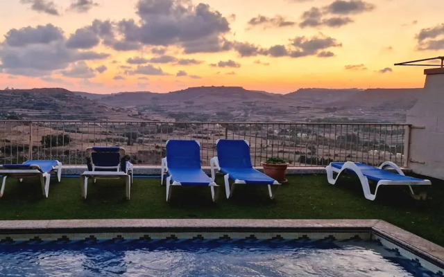 Modern 4-bed Home in Ix-xaghra, Valley View Pool