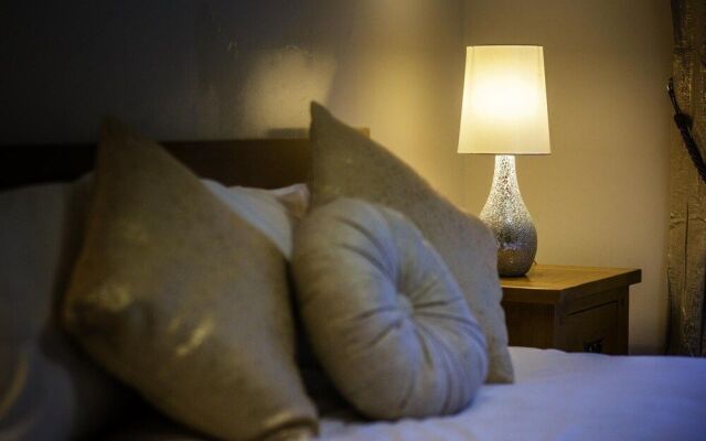 Free Parking Two Bedroom Apartment