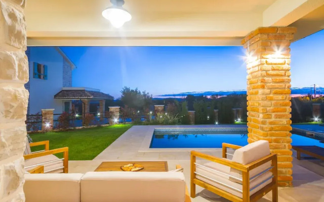 Luxury Villas Kras Ladies