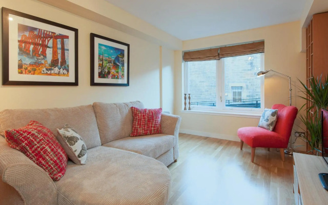 The Drummond Street Residence