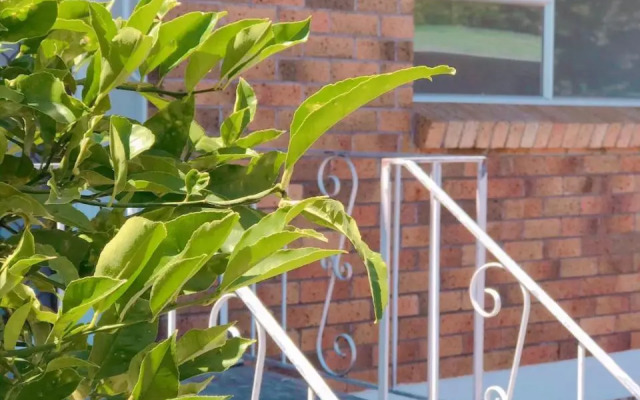 Bright Eden Park two bed townhouse private parking